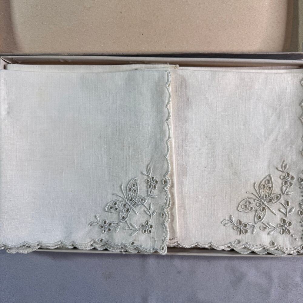 Set of 8 Vintage White Linen Handkerchiefs Butterfly Scalloped Edge 11x11